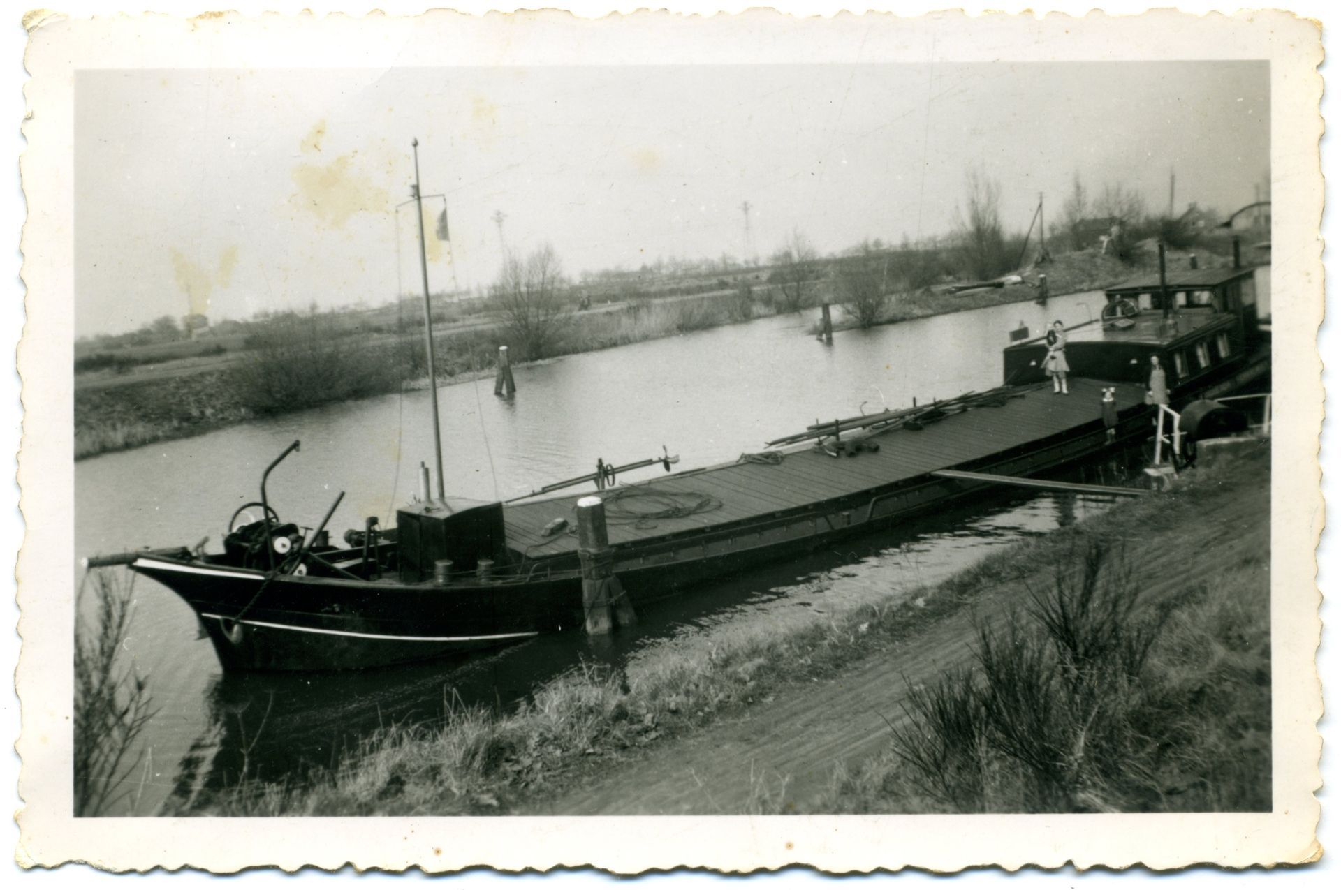 Klipper Engelburg rond 1950 met zijschroef en motor op het voordek .