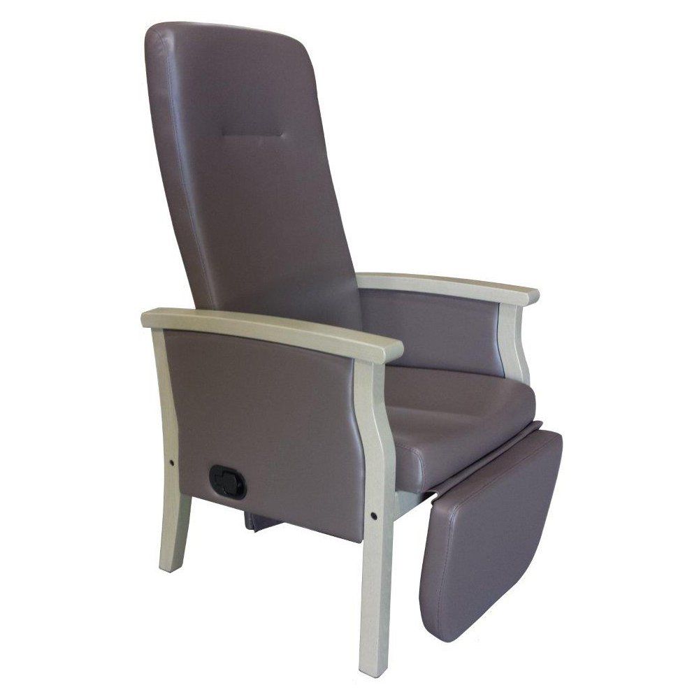 Recliner armchair with integrated legrest and closed sides