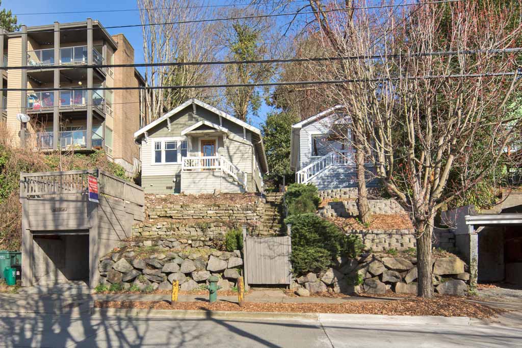 Houses with terraced front yards