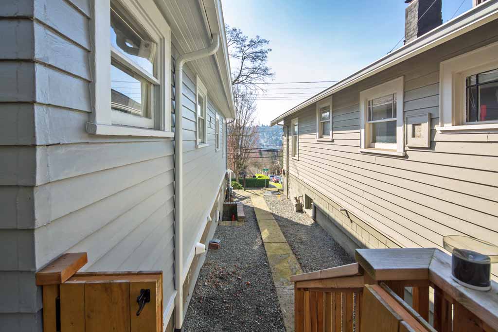 Alley between two houses
