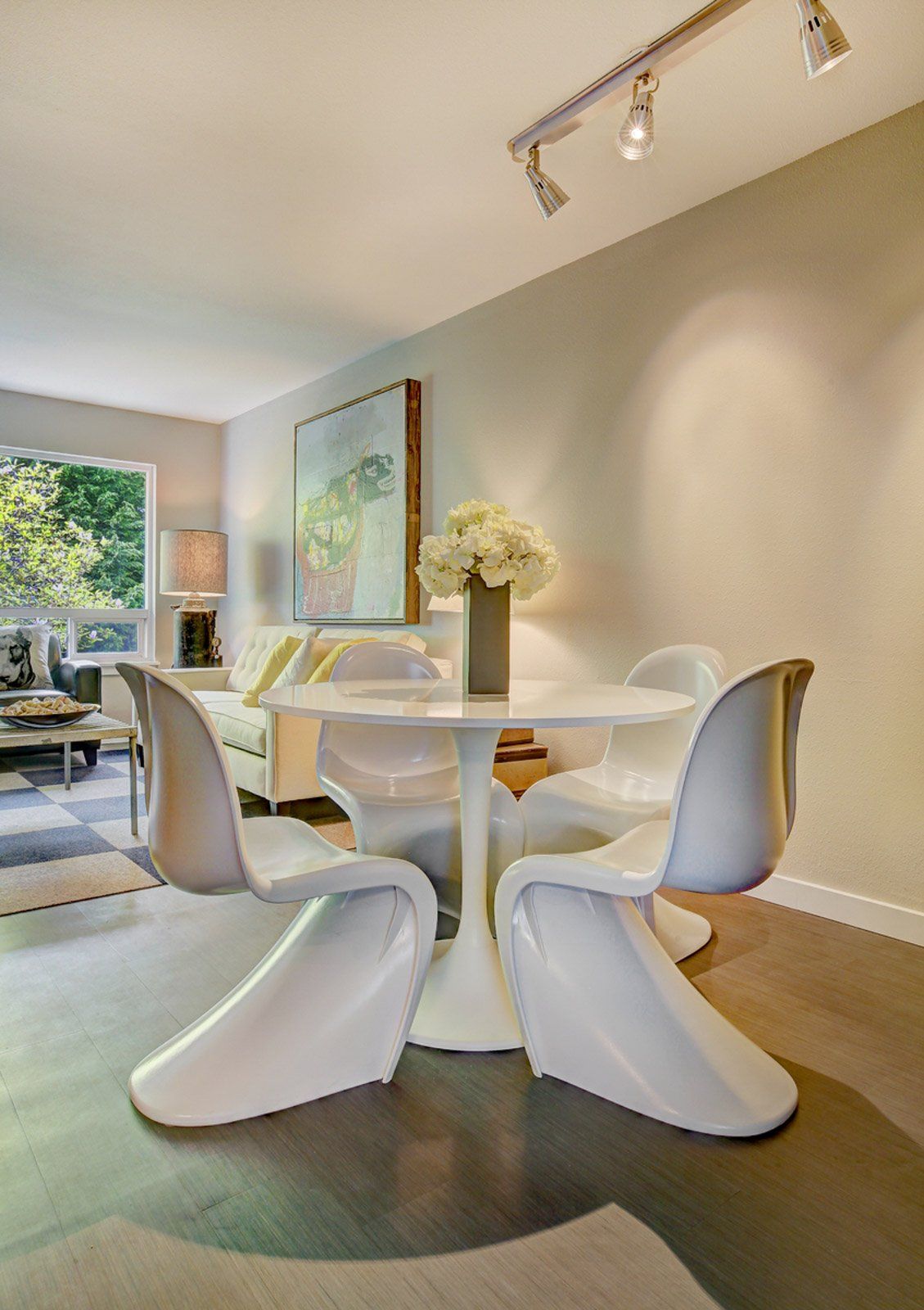 Troll Eye - Dining Space