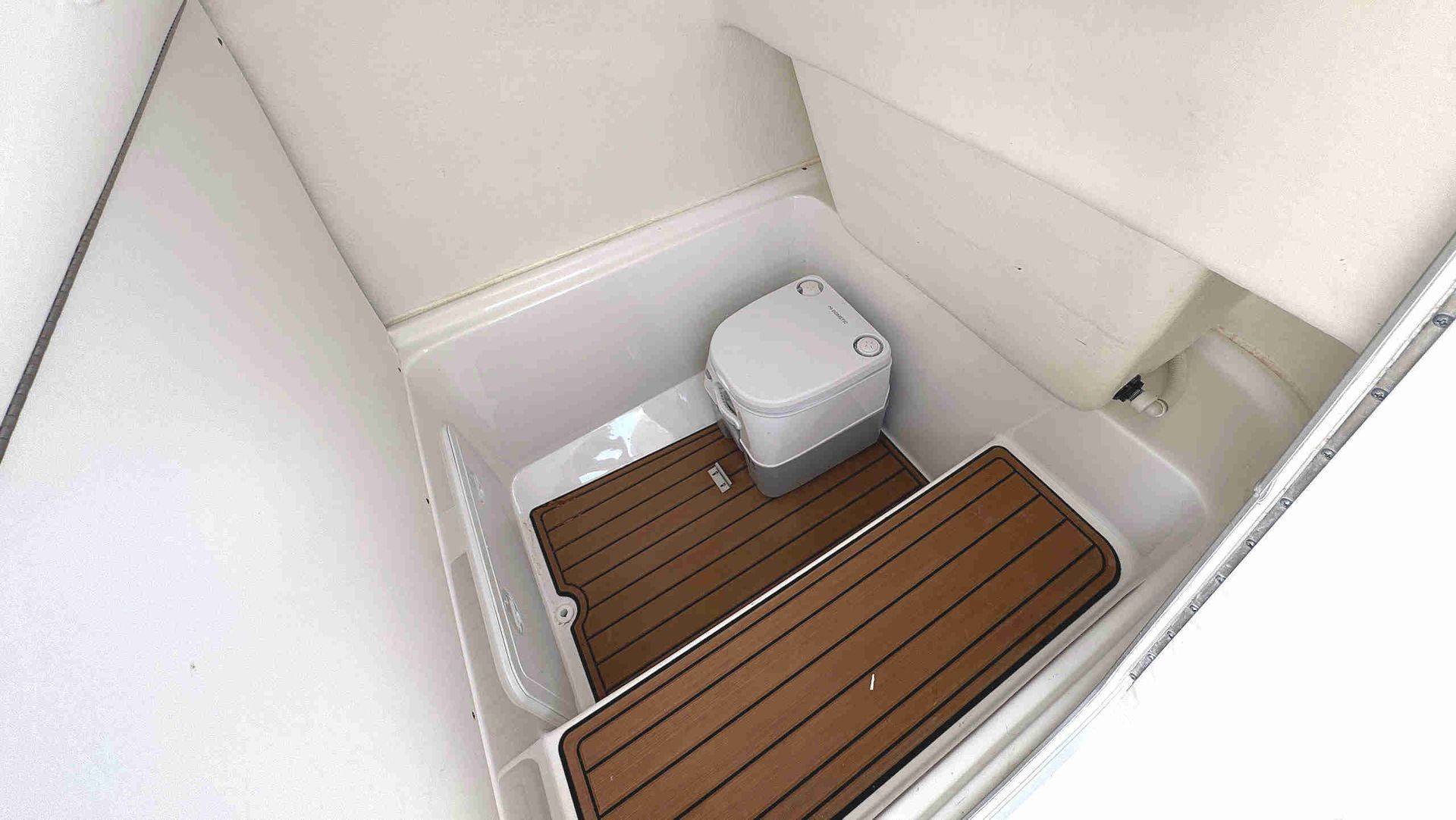 Center console compartment with head
