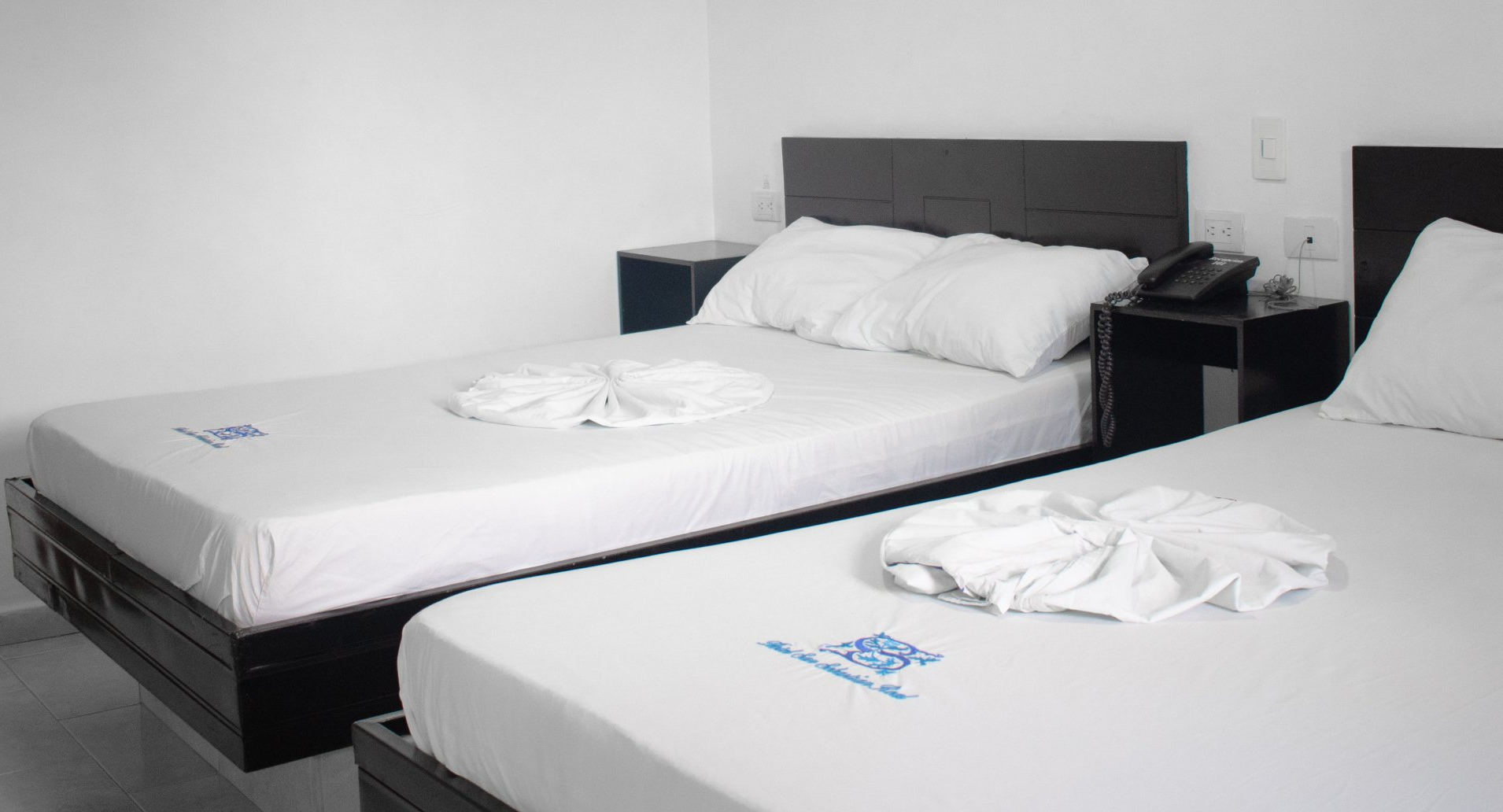 Hotel San Sebastían Real - dos camas en una habitación