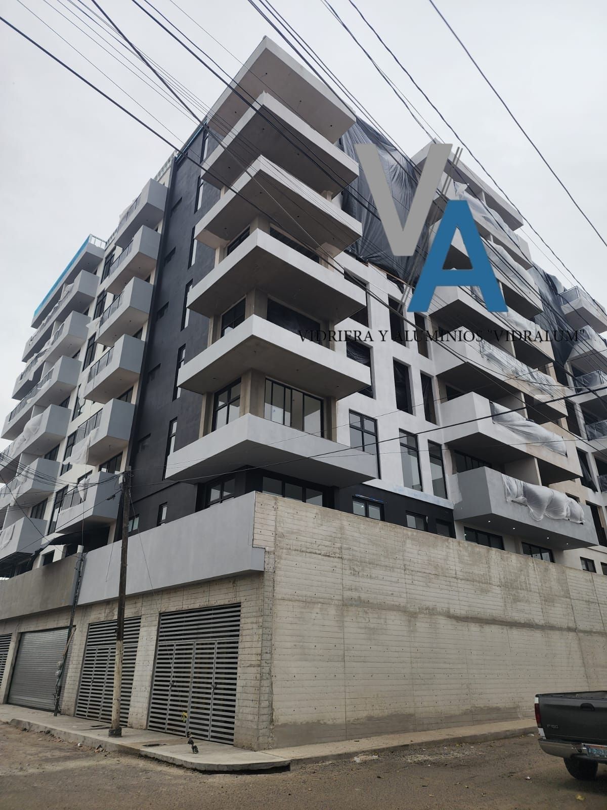 VIDRIOS Y ALUMINIOS VIDRALUM 