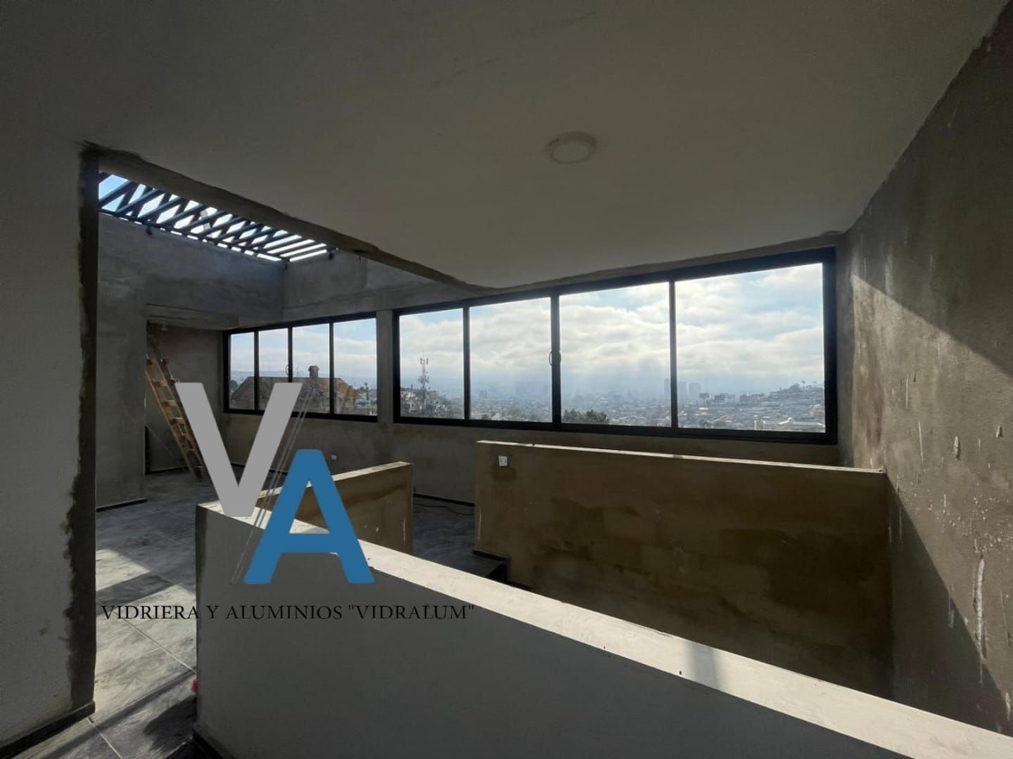 VIDRIOS Y ALUMINIOS VIDRALUM 