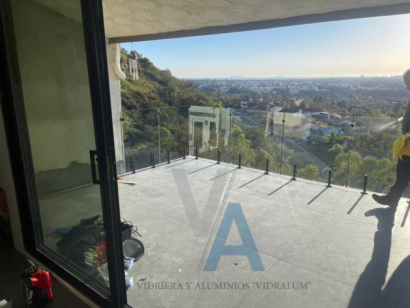 VIDRIOS Y ALUMINIOS VIDRALUM 