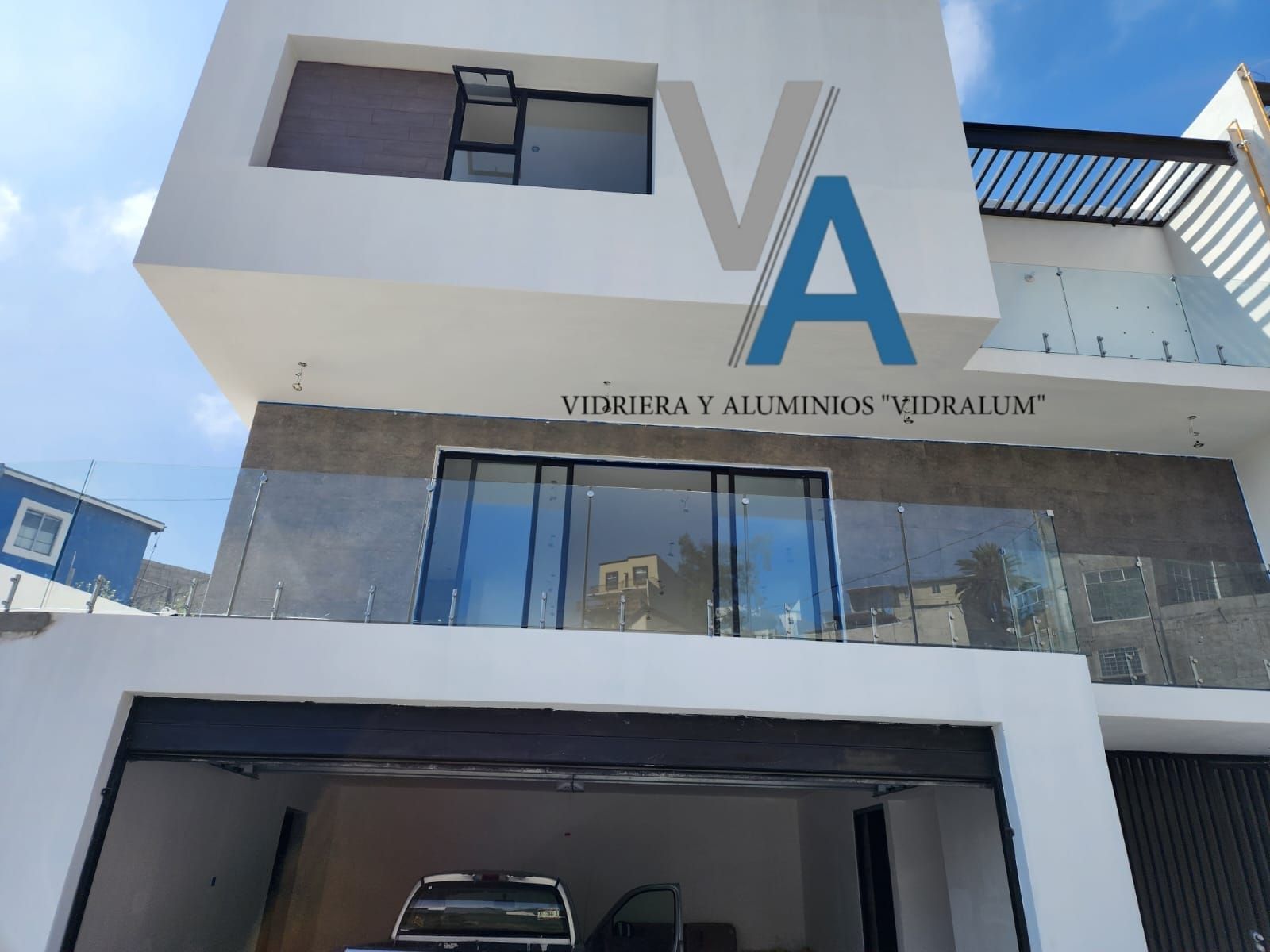 VIDRIOS Y ALUMINIOS VIDRALUM 