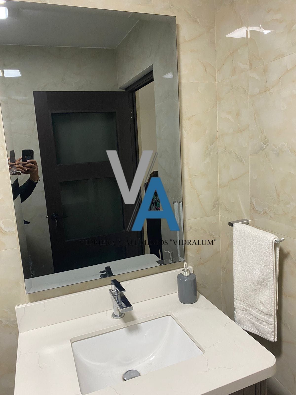 VIDRIOS Y ALUMINIOS VIDRALUM 