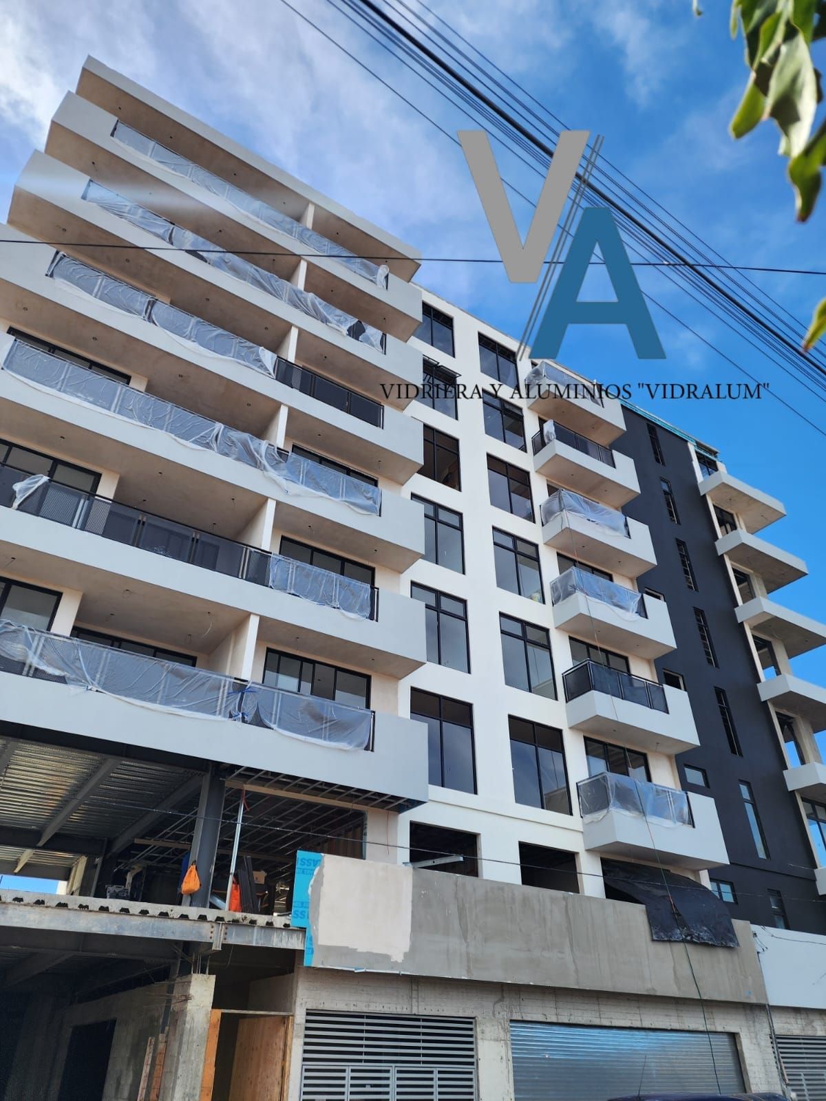 VIDRIOS Y ALUMINIOS VIDRALUM 