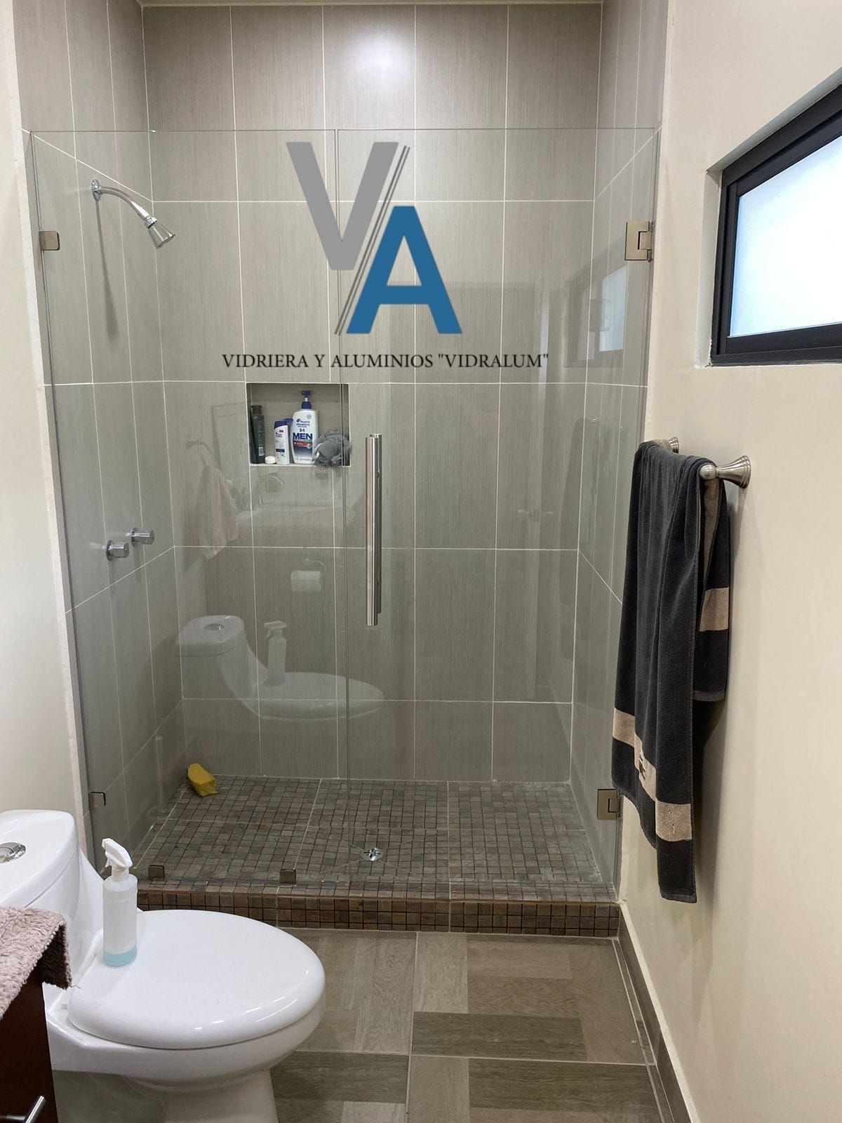 VIDRIOS Y ALUMINIOS VIDRALUM 