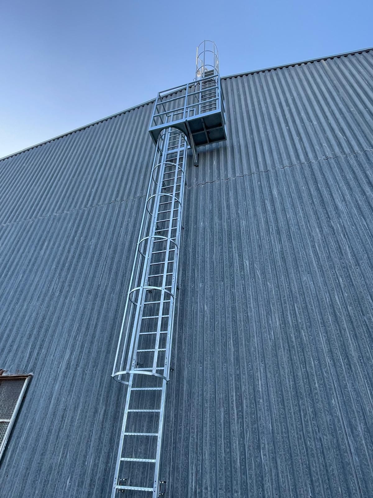 strumento per carpenteria metallica a Pavia