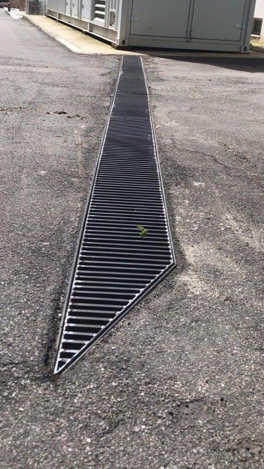 grate in ferro su pavimento per realizzazione di carpenteria metallica a pavia