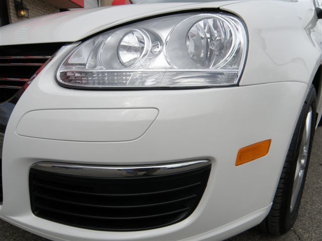 Car Headlight — Grand Rapids, MI — Bobs Collision Service
