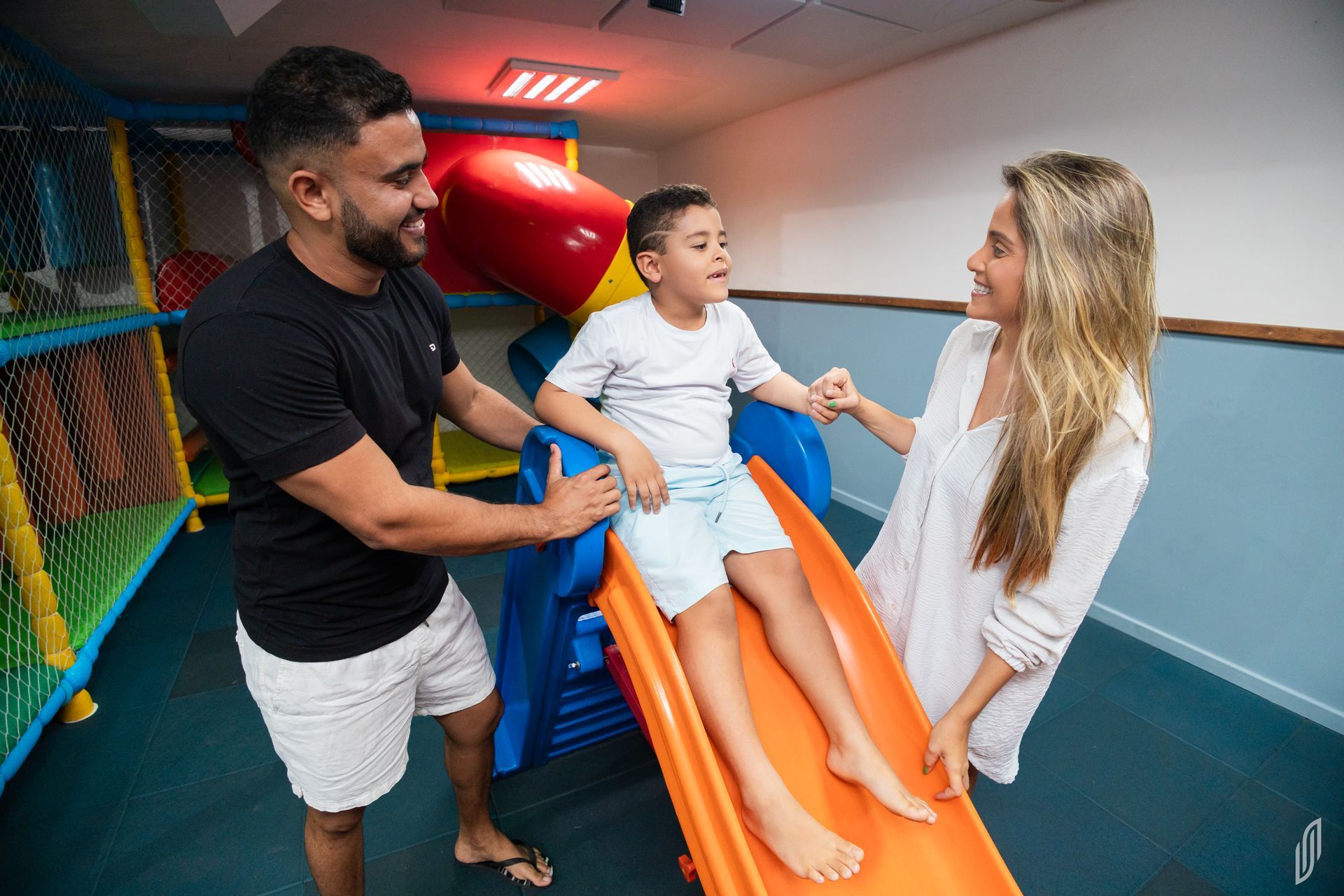 Família brincando no clubinho do Hote Ponta Verde Maceió