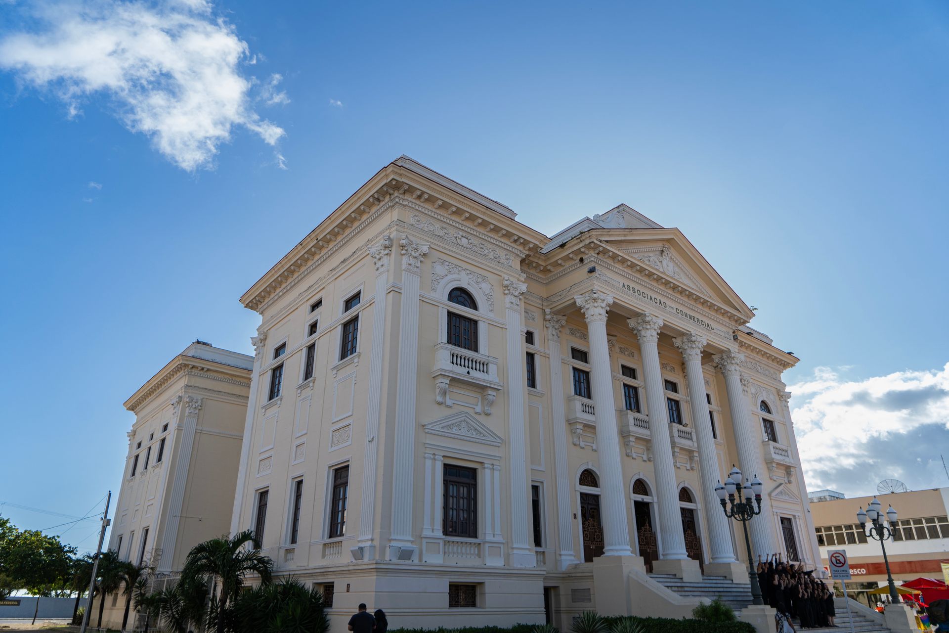 Foto do prédio da Associação Comercial de Maceió, localizado no bairro do Jaraguá.