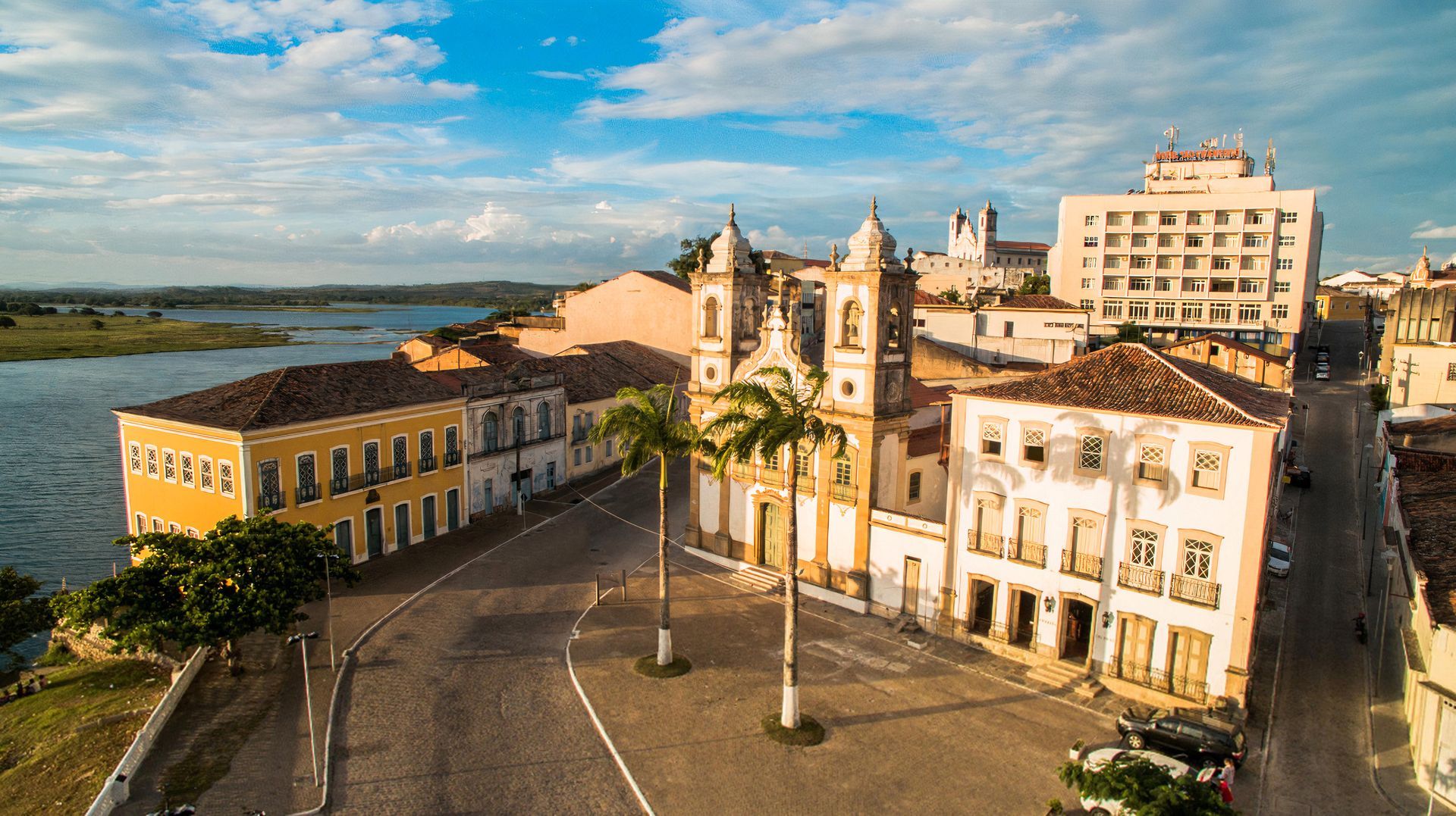 Foto aérea da  cidade histórica de Penedo.