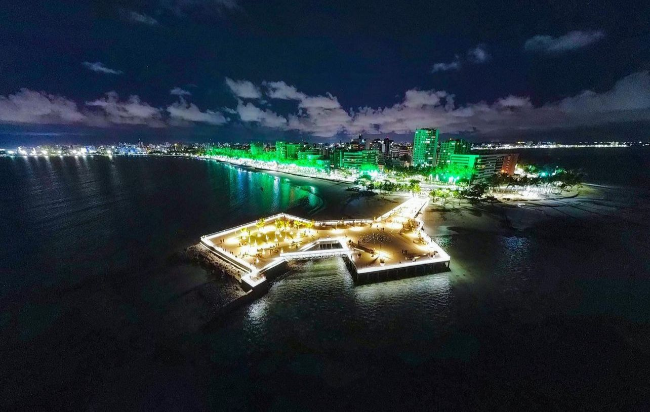 Foto aérea do Marco dos Corais, localzado no bairro da Ponta Verde.