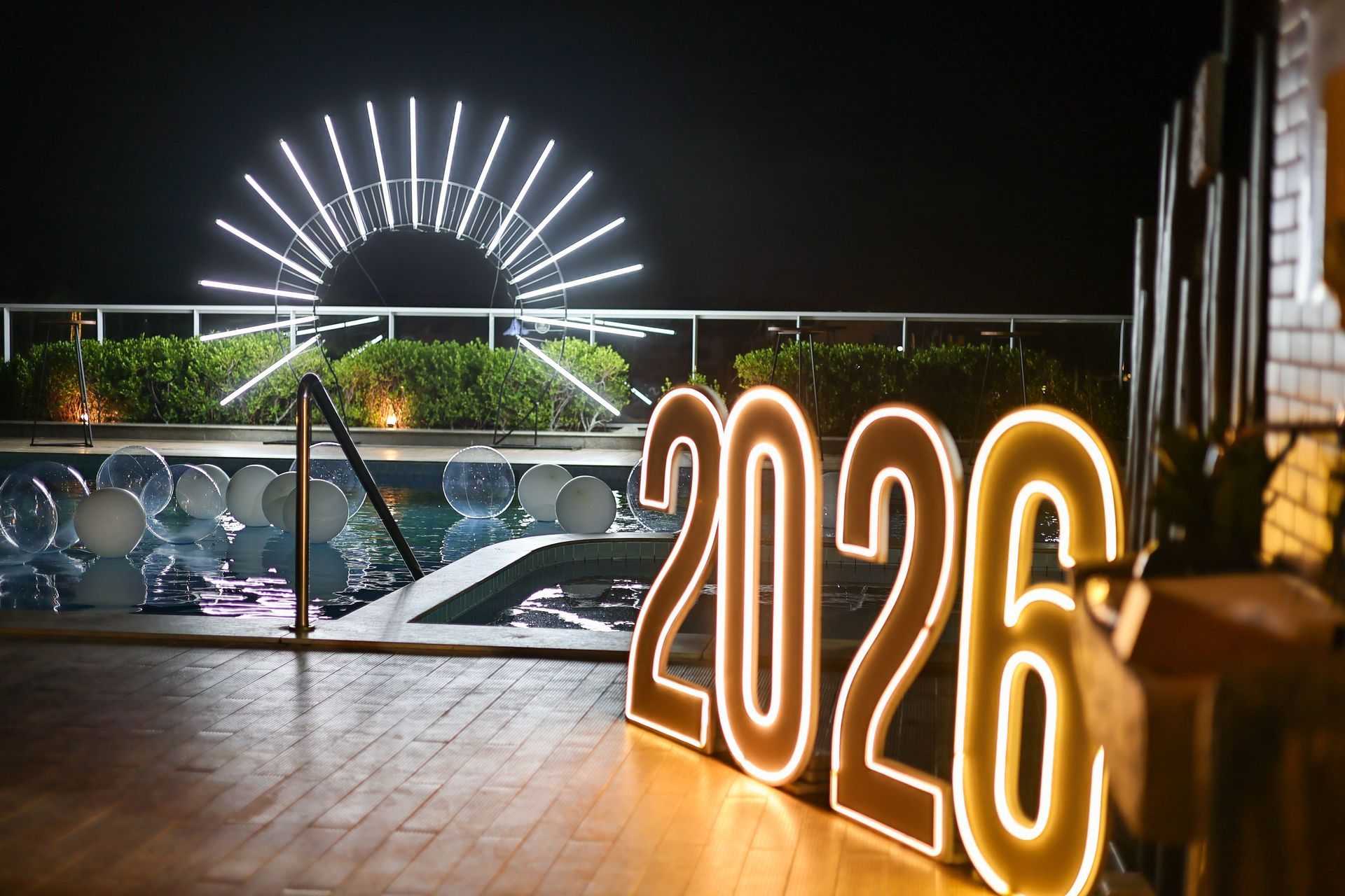 Decoração no rooftop do Hotel Ponta Verde Praia do Francês no Reveillon 2026.