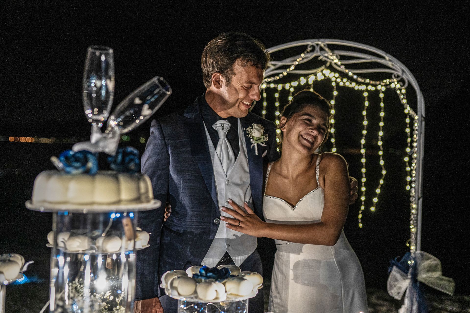 sposi ritratti dal fotografo per matrimoni sul Lago di Como, Cristiano Pessina