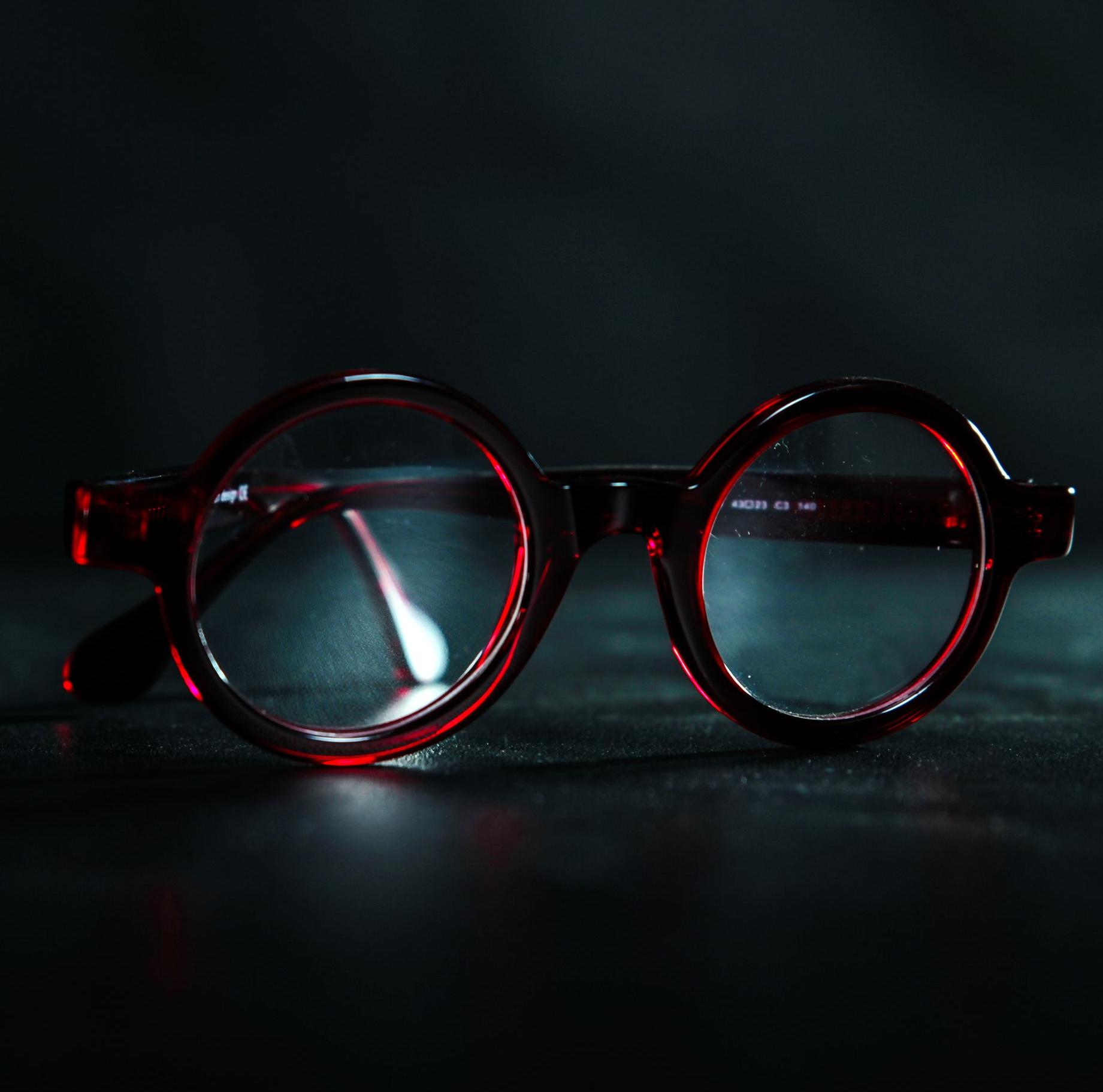 occhiali da vista a Como con montatura rossa