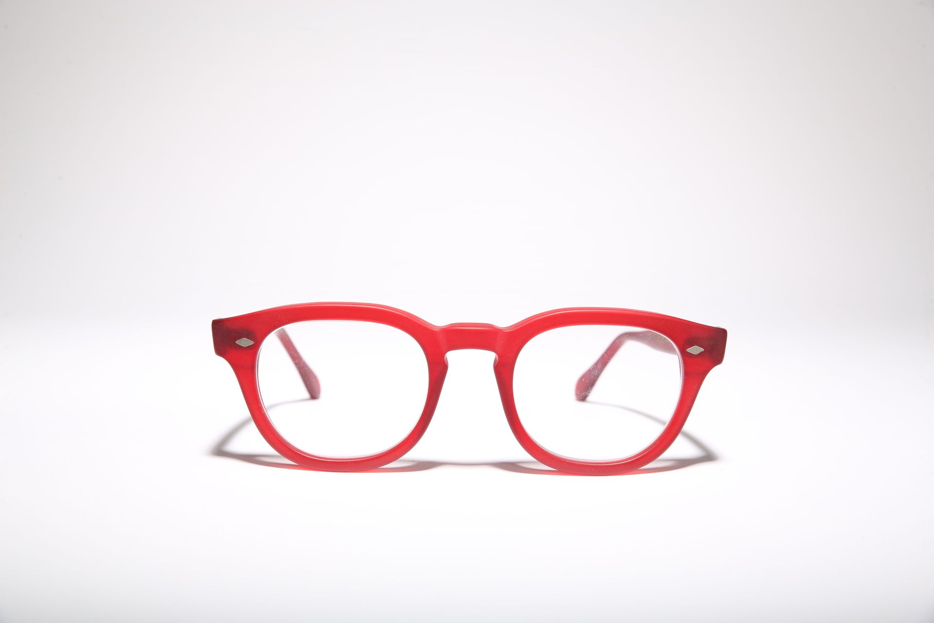 occhiali da vista a Como con montatura rossa
