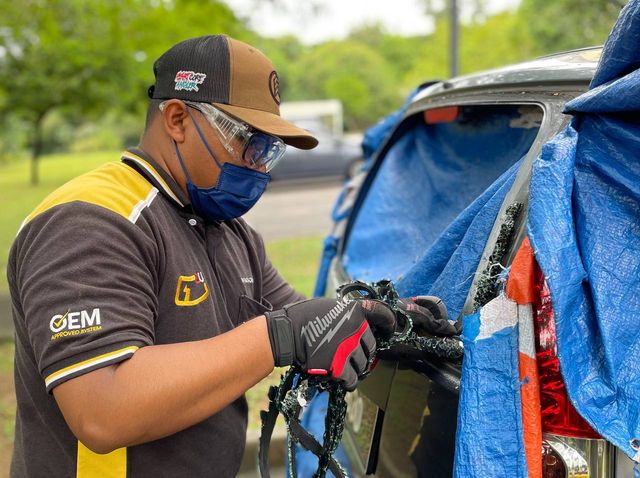 Signs You Might Need A Windscreen Repair