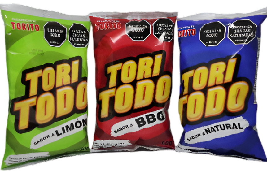 Tres bolsas de chips tori todo están una al lado de la otra sobre un fondo blanco.