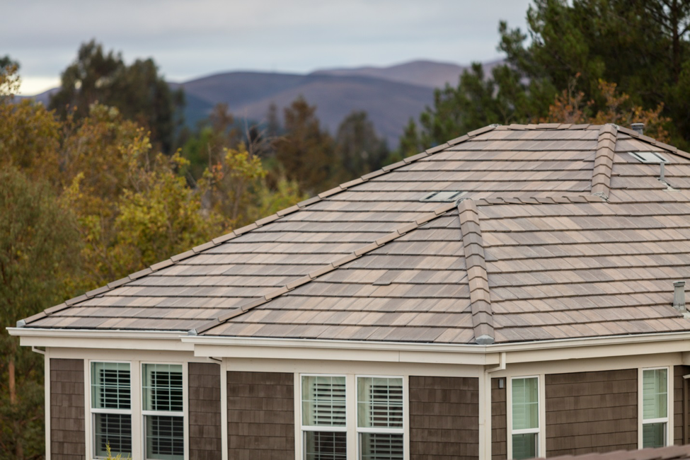 New asphalt shingle roof on a two-story home in Kent, WA