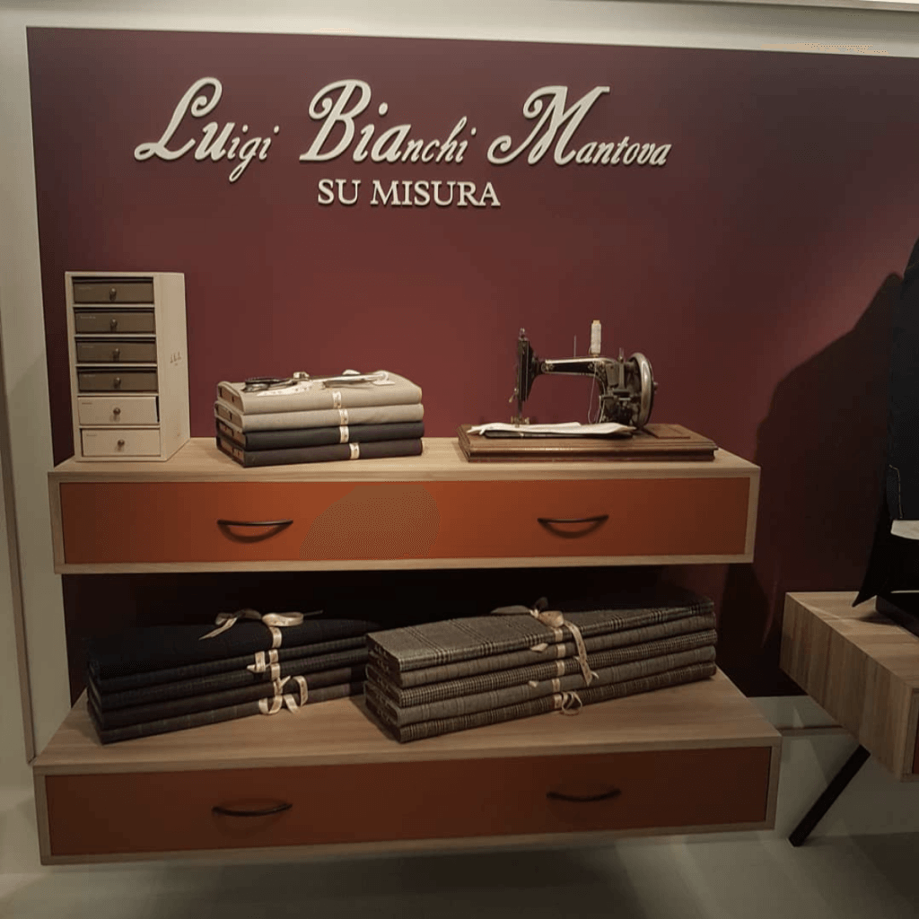 interni atelier con abiti