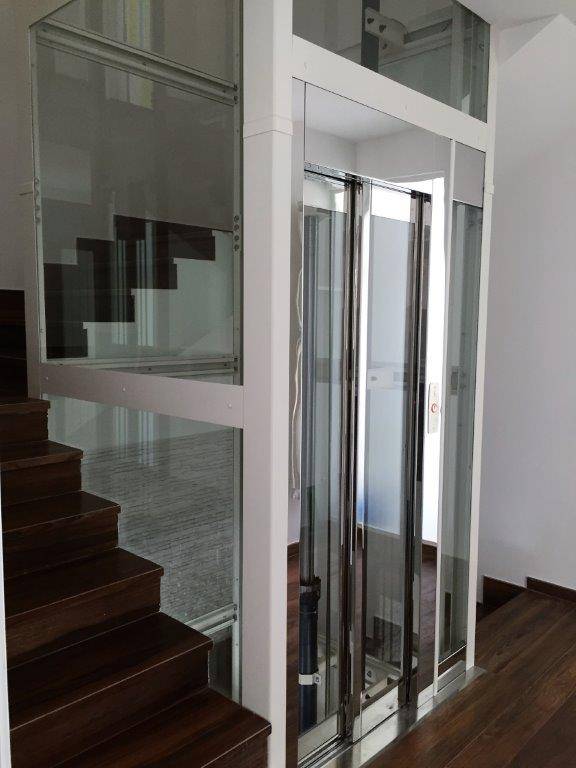 montaggio di ascensori moderni