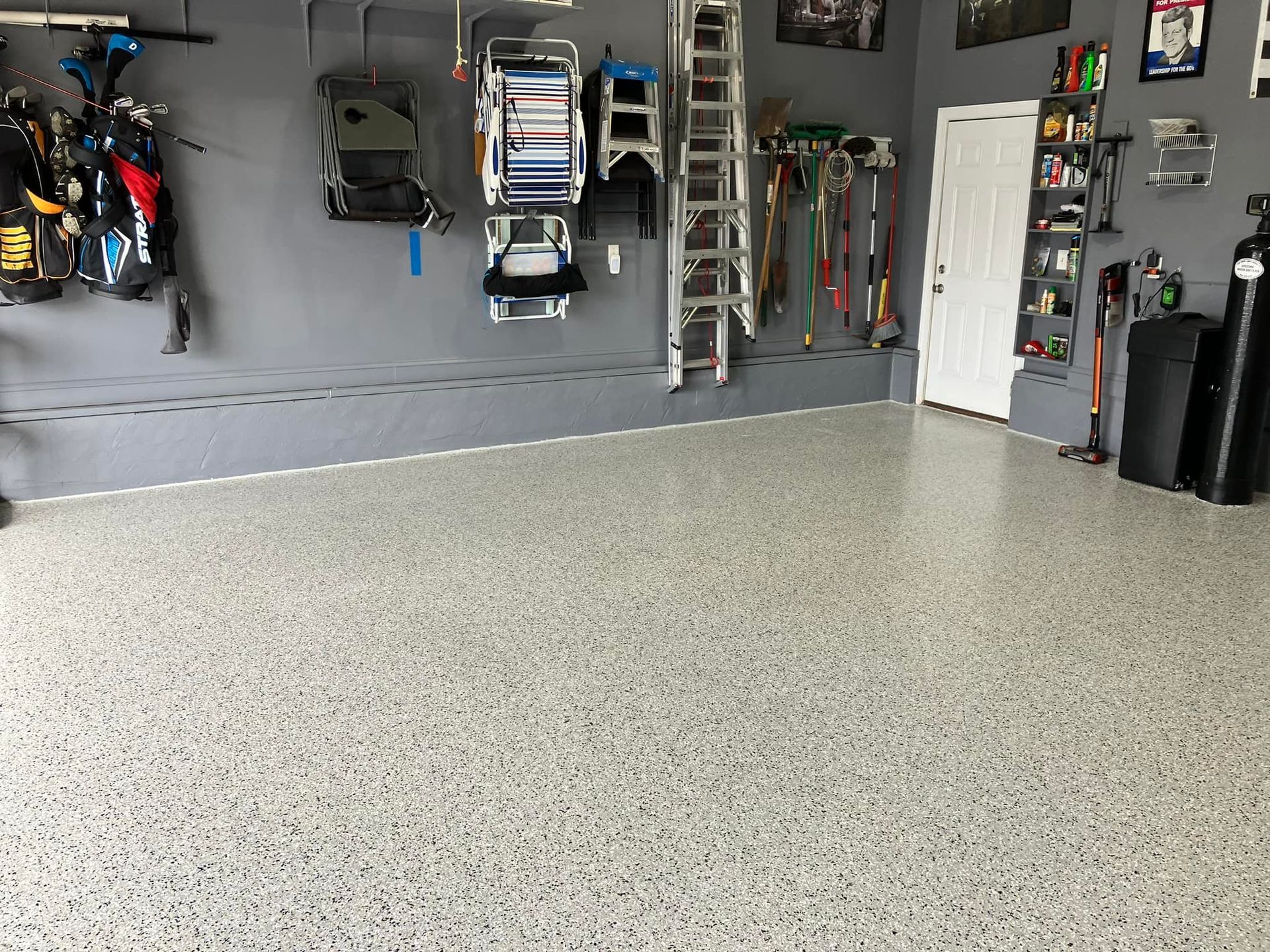 blue-water-epoxy-floor-img