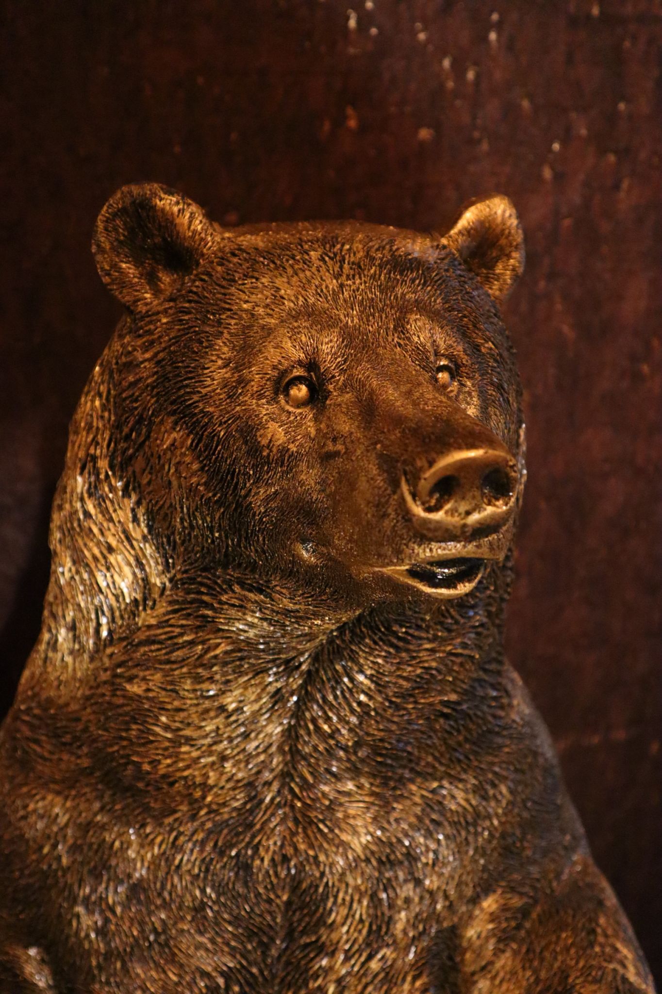 Leeuwenbeeld–zittend–bronskleur–60 cm hoog–binnen en buiten