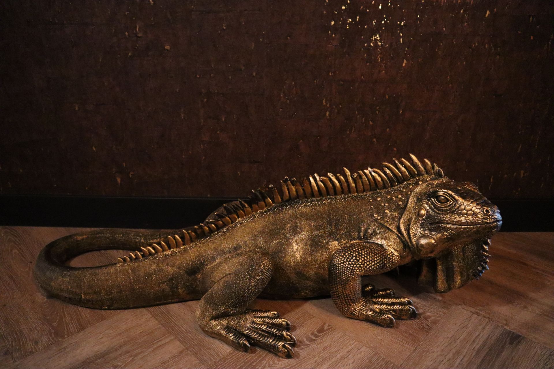 Realistisch leguaan beeld XL goud 93 cm luxe woonaccessoire dierenbeeld