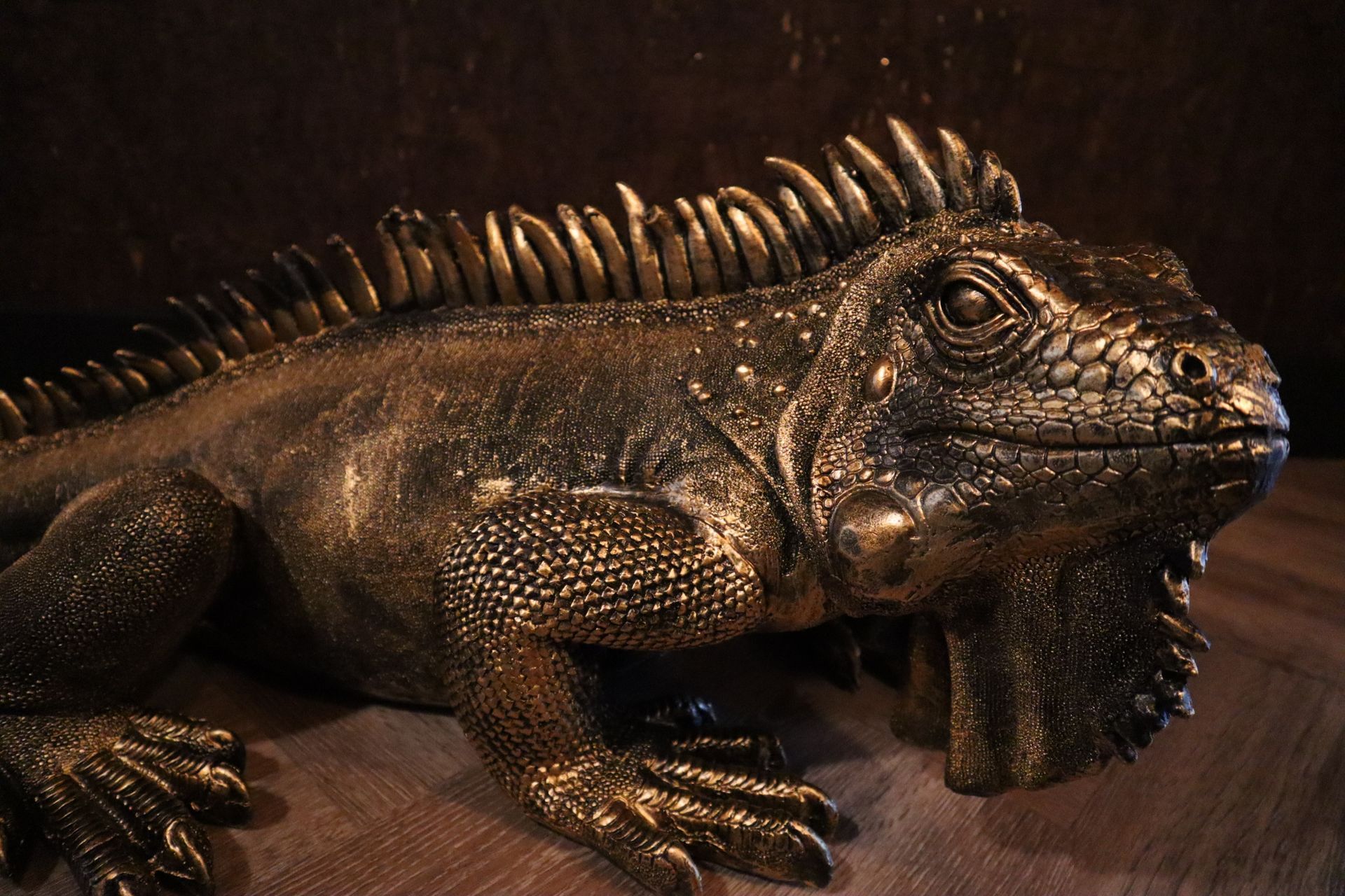 Decoratief leguaan beeld 93 cm goud groot dierenbeeld interieur