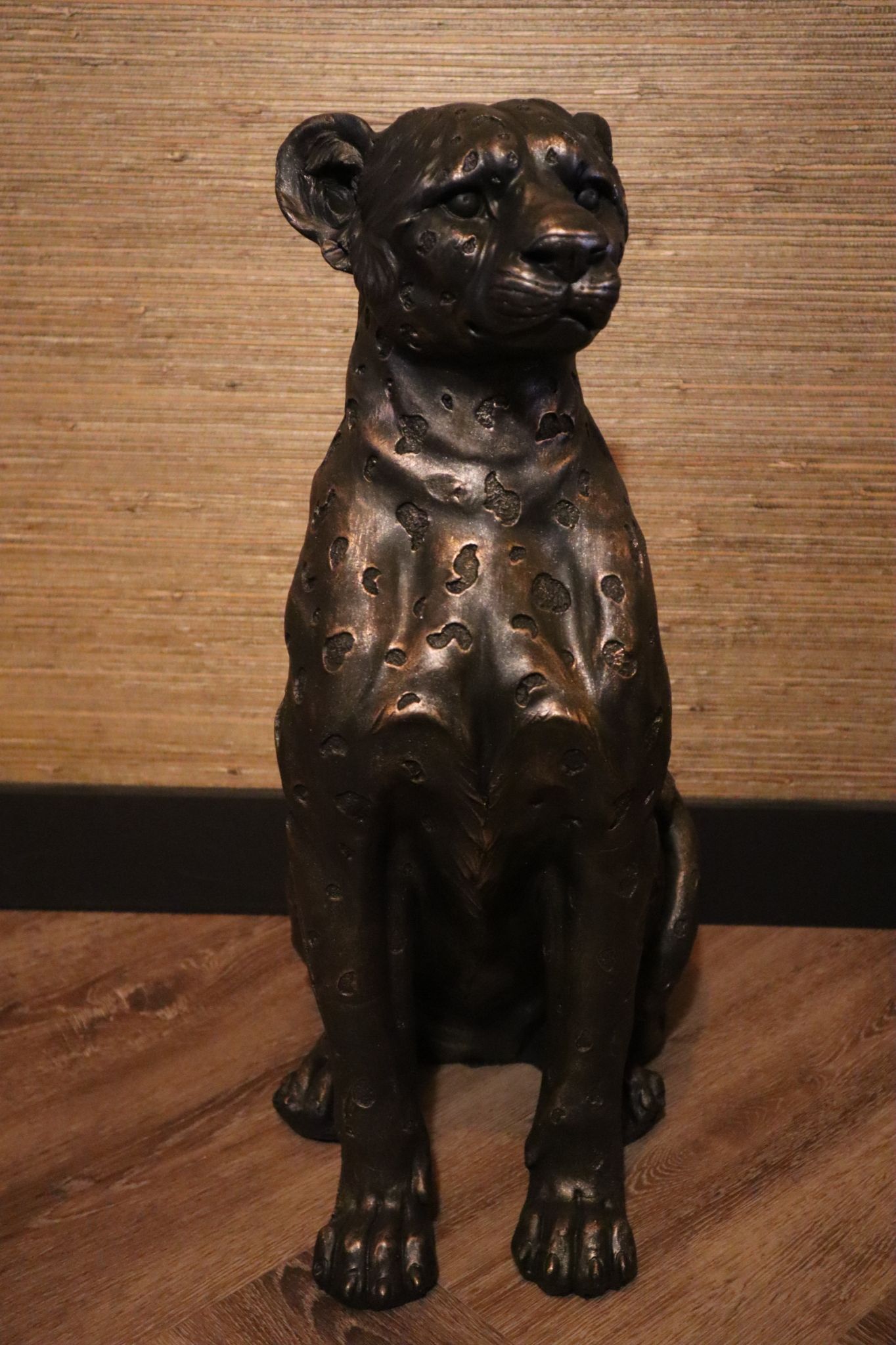 Luipaardbeeld – bronskleur – 59 cm hoog – binnen en buiten