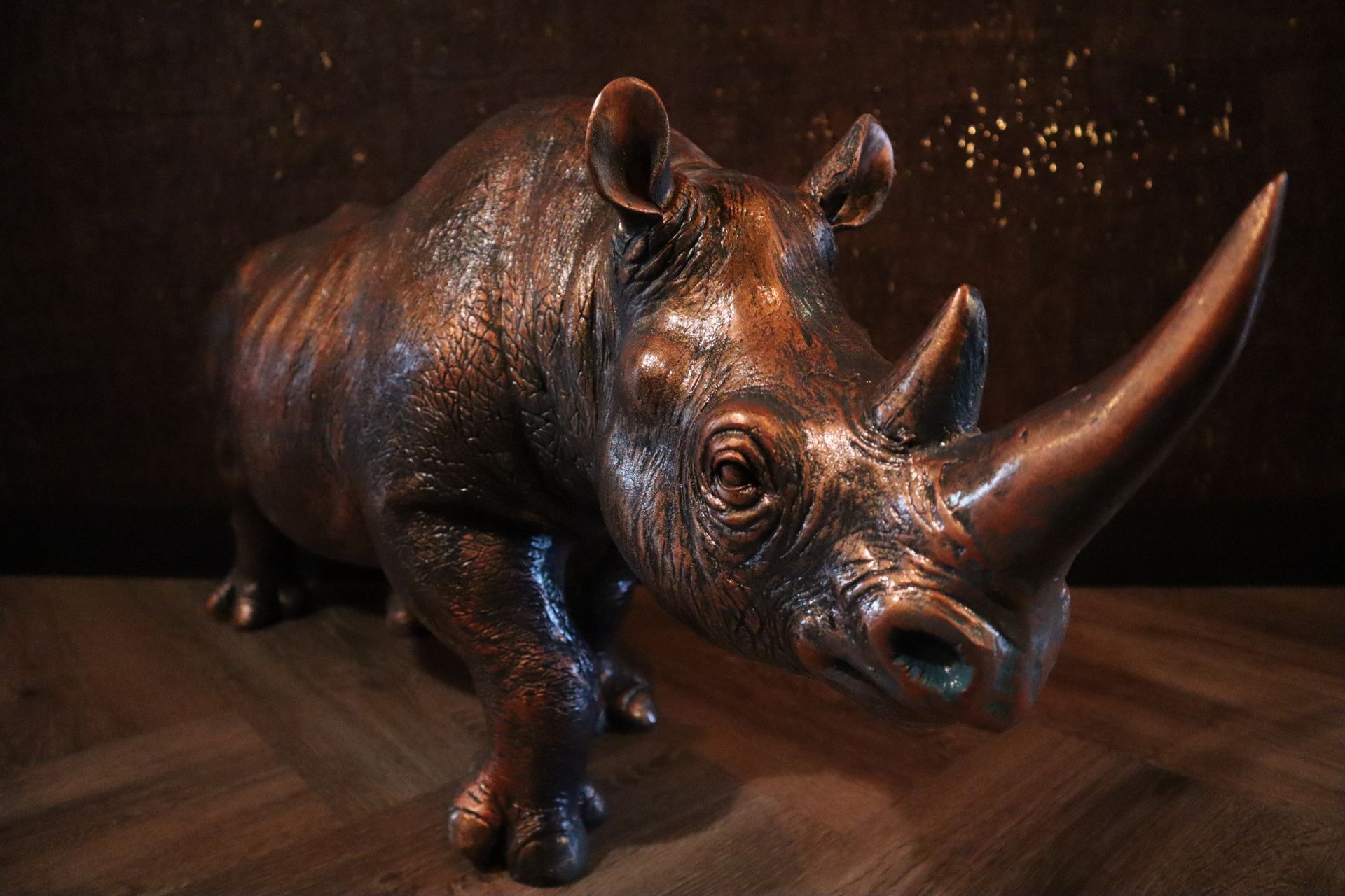 Neushoorn beeld XL 95 cm koper groot dierenbeeld voor interieur decoratie