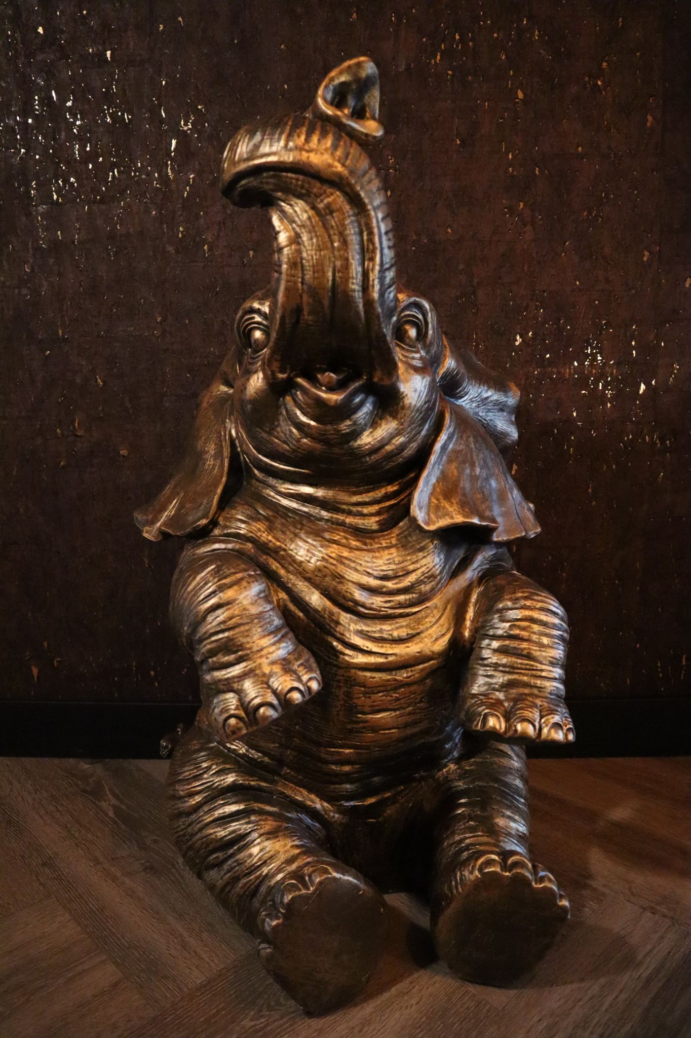 XL olifant beeld zittend 86 cm goud luxe dierenbeeld voor interieur decoratie