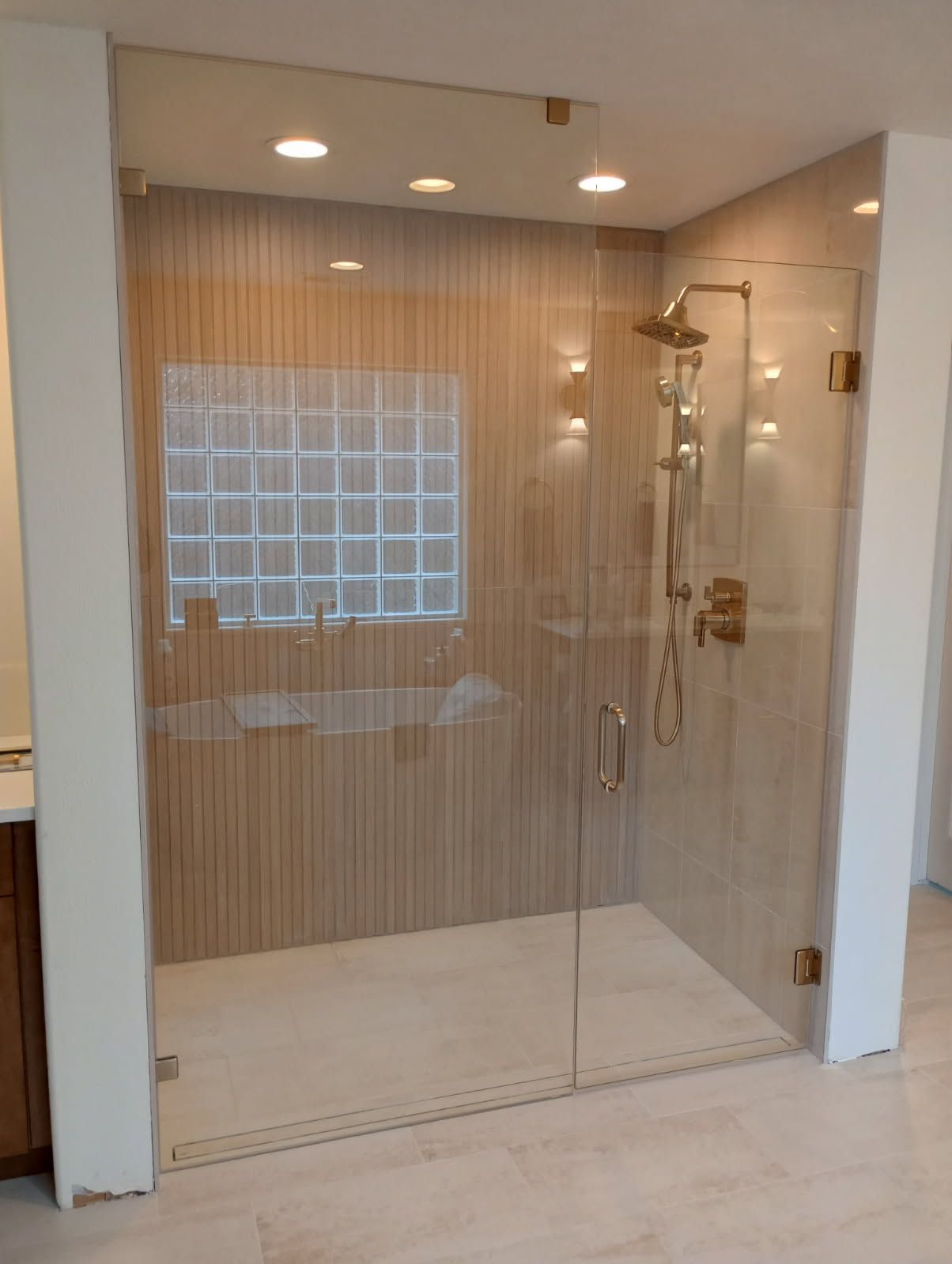 Custom bathroom glass enclosure
