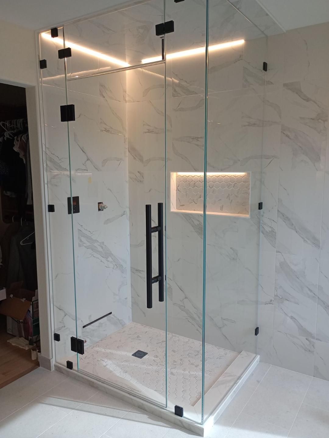 Steam shower with ladder pull hardware