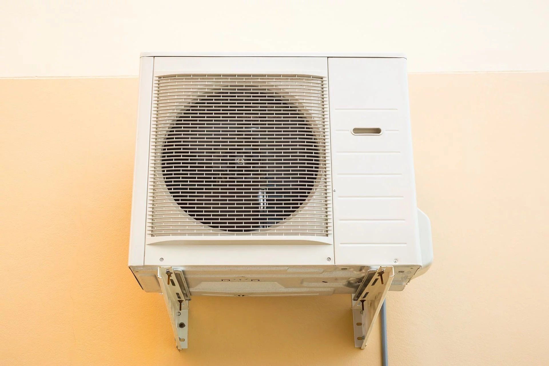 How To Outdoor Air Conditioning Units Free From Debris? - Aztilac