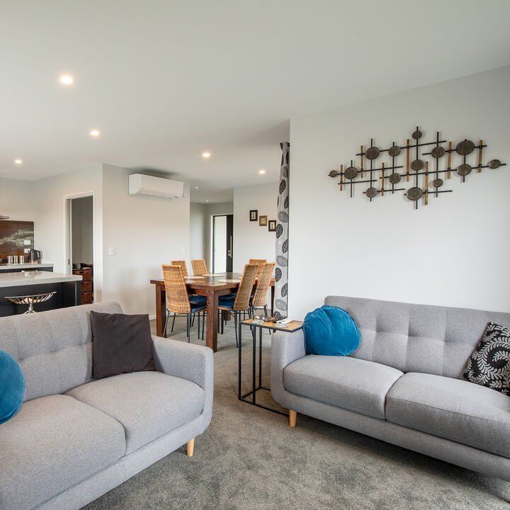 Hi-wall heat pump in dinning room/lounge