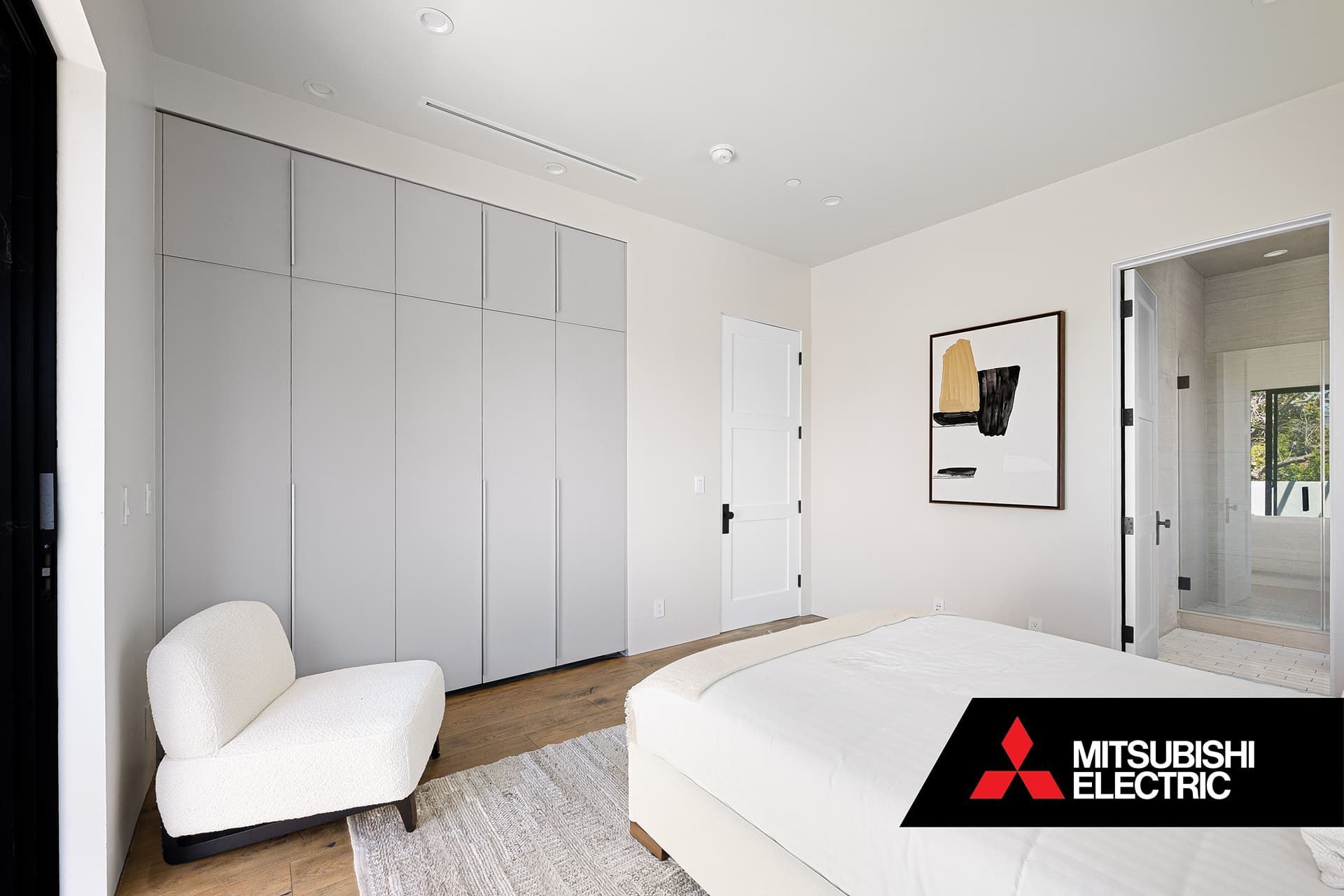 Bedroom with Lossnay fresh air.