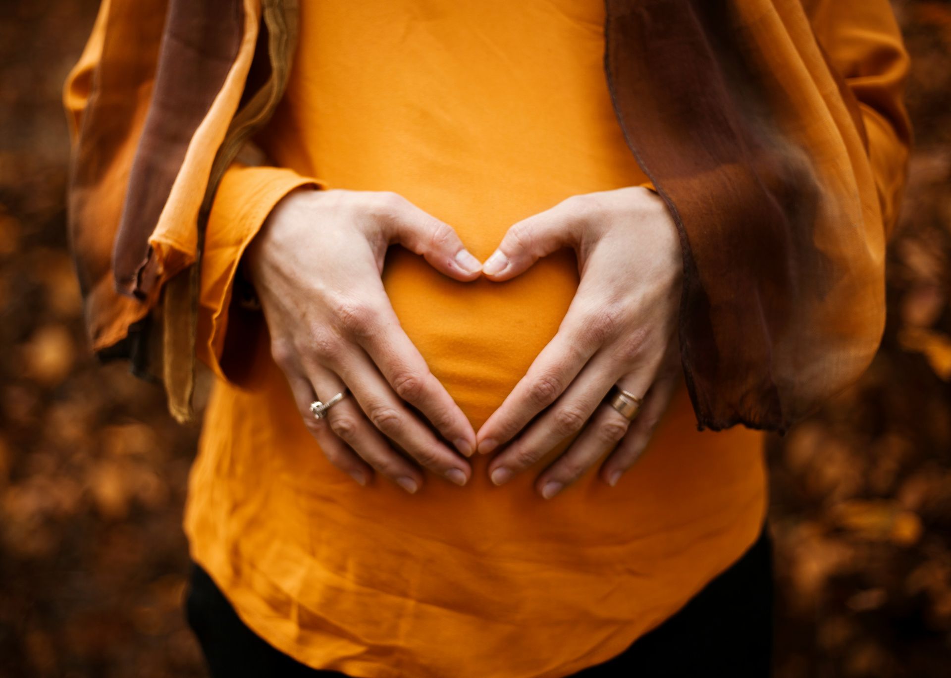 Supportive guidance for women facing an unexpected pregnancy crisis with counseling and resources