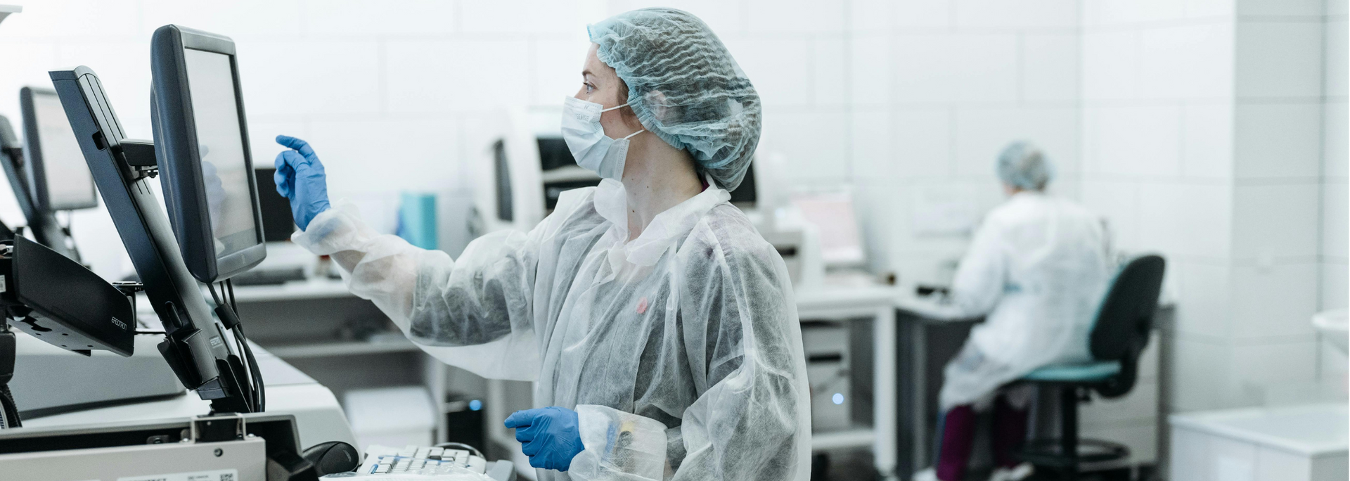 Picture of researcher working in medical lab.