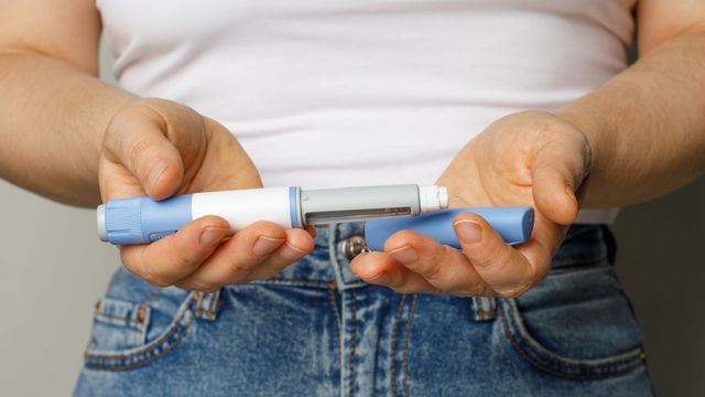 pros and cons to semaglutide 🌟 Ozempic: Pros & Cons 🌟 Thinking about Ozempic for managing type 2  diabetes or weight loss? Here's what you need to know! 🤔👇 Pros: ✓  Effective for Weight Loss – Helps