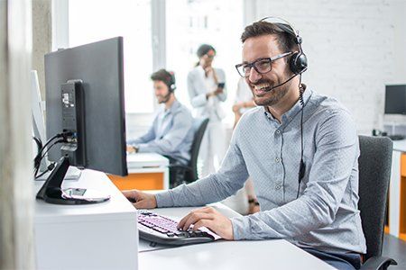 Smiling Customer Support Operator — Concord, NH — New England Call Center