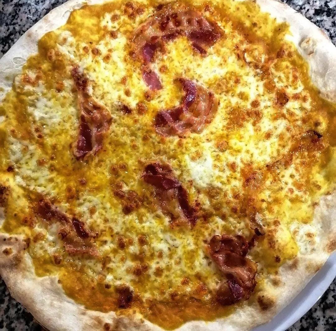 pizza con pancetta