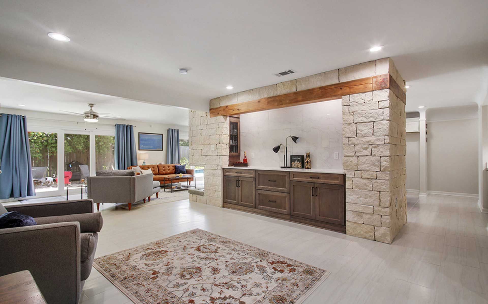 A living room filled with furniture and a rug.