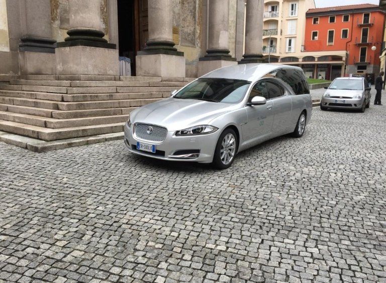 mezzo di trasporto salma defunto la Primaria Verbania