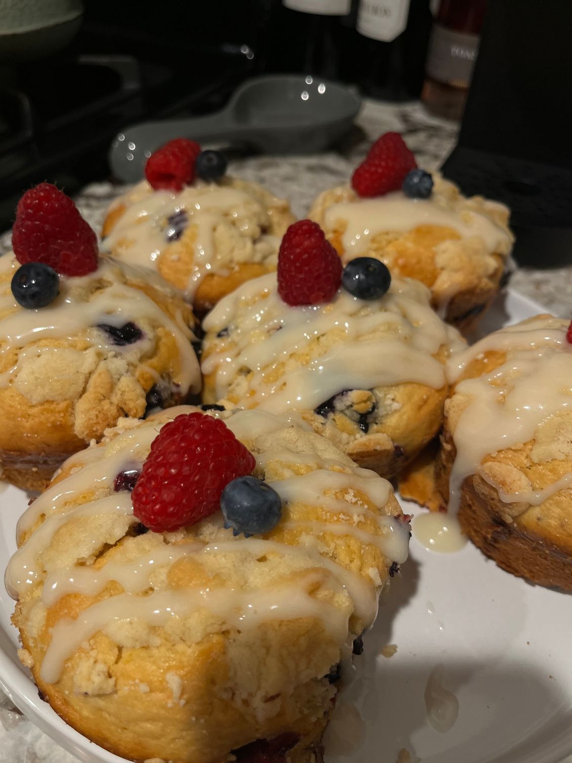 berry muffins with streusel topping